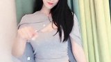 时尚美女穿紧身短裙热舞，性感身材十分迷人