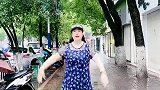 天朝第一君，是个女儿身，抱在娘怀也娇嫩，不爱胭脂爱乾坤……