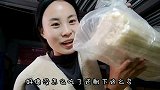 小飞今天吃3斤酸辣牛筋面，配着老家带的生香椿枝，这味道真上头