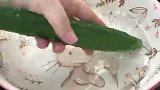 洋葱加黄瓜，是我过年必做拿手菜，不炒不蒸，上桌全家人抢着吃