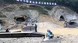 云南一隧道口发生事故 已有5人被救（其中遇难 4人） 仍有8