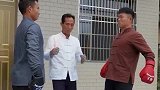 好家伙，黑拳套大哥也太不讲武德了！