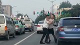 两名驾驶员路怒街头火拼，小事故有必要这样吗