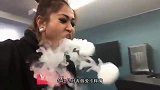 这狗抽烟我忍了，鼻子吐烟圈我也忍了，竟然还会抖烟灰
