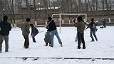 东北下大雪 南方学生光膀子雪地大合唱