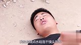 媳妇不想跟懒汉受苦要离婚，老公挽留结果被媳妇一拳打趴下