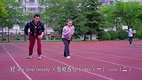 女儿不喜欢跑步，亲爸得知她怕狗，直接放狗追，果然是亲生的