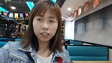 实拍山西大同正宗刀削面，小静一家人围着桌子一人一大碗吃的真香