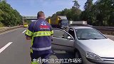 高速公路交通事故小汽车报废，卡车啥事没有！