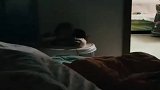 天亮前，小孩学步车上的惊喜