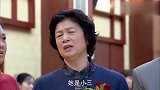 父亲再婚，不料女儿上台夺话筒，当众揭露新娘真面目
