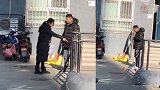 丈夫给父母偷买年货妻子当场发飙 当事人：已退货退款