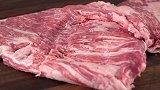 木炭烤野猪肉，汁多肉香，价格不便宜！