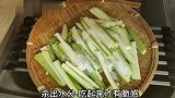 没想到西葫芦这样做，馋哭隔壁大爷，脆爽下饭，干锅西葫芦