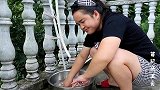 苗大姐身体不舒服，砂锅炖参大补，吃完精神好多了