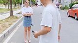 我的女朋友很生气，拒绝离开，所以她不得不破坏它