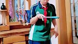 小男孩跳南屏晚钟动作表情亮了