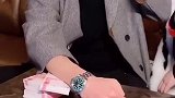 若不是生活所迫，谁愿意这样一杯一杯喝酒，现实啊！