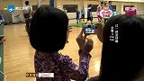 篮球-14年-吴尊&黑人篮球场秀球技 女儿NeiNei过球瘾-专题