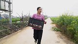二货兄弟贪图小恩小惠热心助人，不料阴差阳错倒为他人做嫁衣