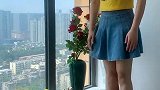 不经历拉伸，哪来的细腿，健身达人必备的拉筋板