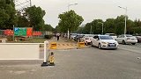 南方人的习俗我这北方人看着很尴尬，红绳红腰带莫非老年秧歌队？
