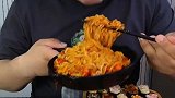 见过这样高配版的火鸡面吗？看着就是不一样，吃着肯定也不一样吧
