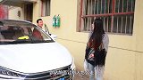 小伙开车去女朋友家，谁知被大姨子赶出家门，原因太搞笑了