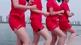 四个漂亮美女穿制服跳广场舞，大长腿好性感啊