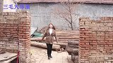 妹妹好吃懒做，把大哥孝敬母亲的钱偷走喝酒，结局大快人心