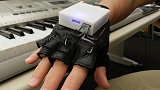 谷歌发明智能手套，戴上它就能变成钢琴高手，还能用于康复治疗！