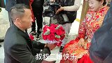 50岁叔叔二婚，婚礼比年轻人还气派，人生就是嗨！