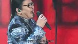 刘欢被曝病情恶化只能依靠拐杖出行，妻子不离不弃令人感动