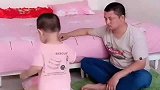 以为生了两个小情人，是两个小敌人，心疼爸爸三秒！