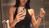 我好想去蹦迪啊 自从健了身就没去过酒吧