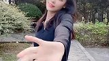 小姐姐这朵玫瑰，不只是羞答答，还火辣辣呢！