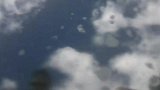 小伙用300斤盐“模拟死海”