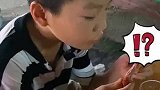 儿子顶着40度高温，帮后妈干活到晚上10点才吃饭
