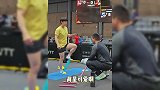 孙颖莎热身视频曝光，一身小黄人式穿搭好可爱，抬手抿嘴小表情萌翻