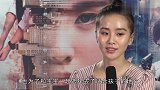 刘诗诗带儿子出游，吴奇隆亲自抱他，看到宝宝的袜子，太喜庆了