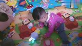 11个月宝宝控制玩具听音乐，视频记录全过程，妈妈高兴坏了