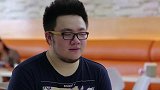 2人正在谈话，没想到丁父一开始不看好穷小伙，这时富二代说这话