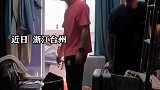 大学毕业寝室东西多，女生各自叫男友帮忙收拾