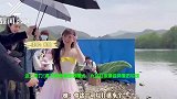 这么用力？虞书欣新剧路透曝光，片场打水漂姿势像扔铅球