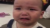 一岁半的弟弟被姐姐打了一巴掌，看这委屈小模样，心疼死我了