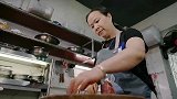 牛肉经过菜籽油和秘制酱料的腌制，烤熟后香嫩爆汁，太绝了！