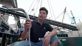 连江渔船陆续回港，大哥立马赶来挑带鱼，记住这三招就行