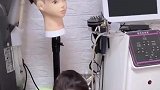 萌娃叫理发店模型舅舅，逗笑宝妈，确实不怪孩子