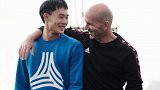 传人？刘若钒玄学附体竟召唤出齐达内 中国小将表情搞笑显活力