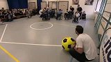英超-1415赛季-兰帕德坐轮椅教残障儿童轮椅足球 满满的都是爱-新闻